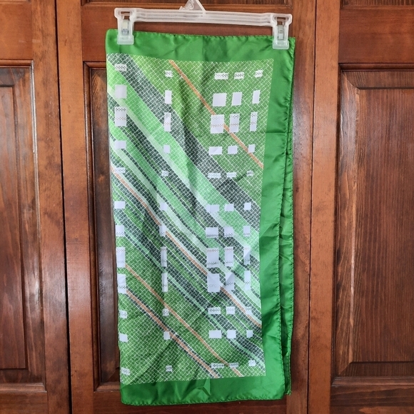 Vintage satin green white print scarf - Picture 6 of 7